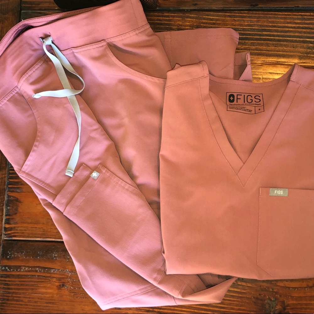 ❌SOLD❌Figs Catarina & Kade Mauve scrubs